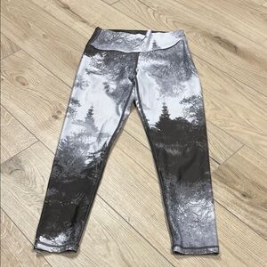 Aerie Black and Gray Forest Print Leggings